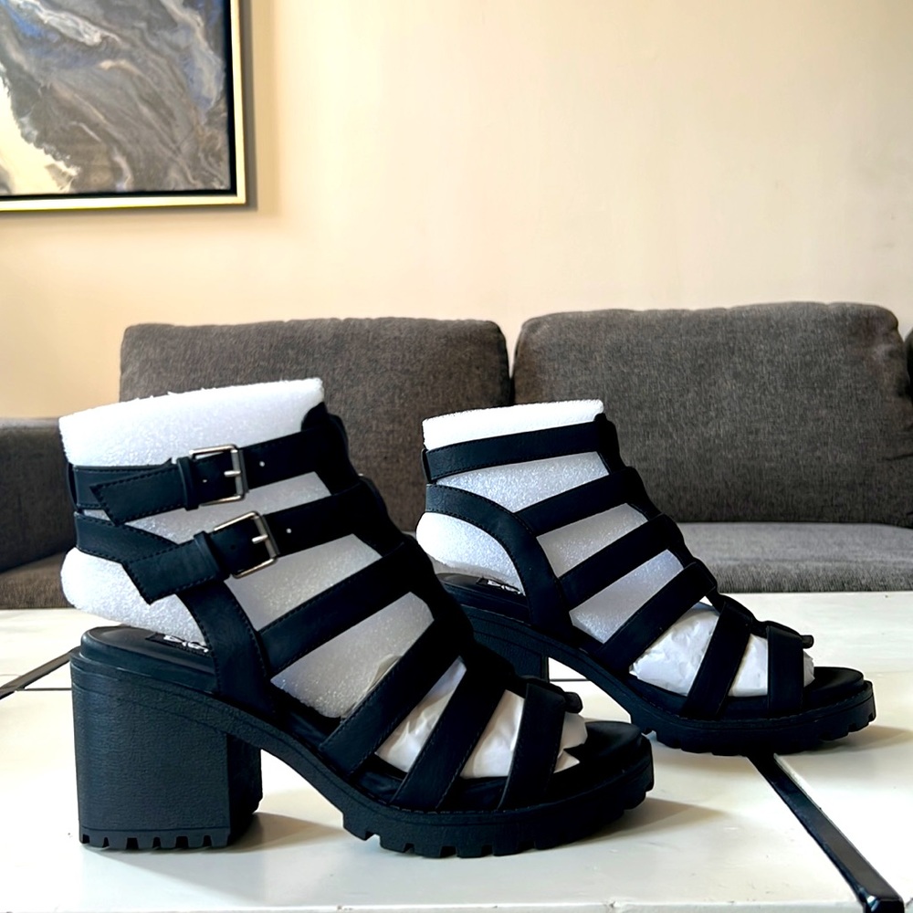 Dirty Laundry Sandals - Size 6.5